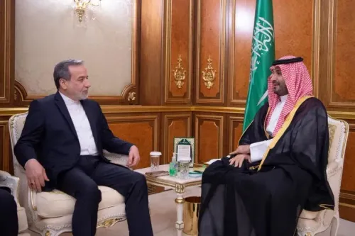 لقاء ولي العهد السعودي الأمير محمد بن سلمان مع وزير الخارجية الإيراني عباس عراقجي في جدة، حيث ناقشا العلاقات الثنائية والأوضاع الإقليمية.
