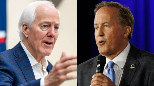 السيناتور جون كورنين والمدعي العام كين باكستون يتبادلان الاتهامات خلال الحملة الانتخابية في تكساس، مع التركيز على قضايا الإسلام والهجرة.