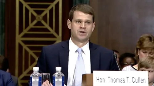 القاضي توماس كولين يتحدث خلال جلسة استماع حول دعوى وزارة العدل ضد قضاة المحاكم الفيدرالية في ماريلاند، مع التركيز على قضايا الهجرة.