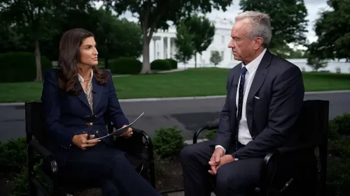 مقابلة بين كيتلان كولينز من CNN وروبرت كينيدي جونيور في البيت الأبيض، حيث يناقشان قضايا الصحة والأبحاث المتعلقة بالتوحد.