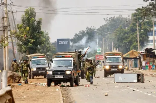 انتشار قوات الأمن الكينية في الشوارع خلال احتجاجات الذكرى الـ35 لمسيرة سابا سابا، مع استخدام الغاز المسيل للدموع.