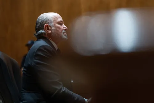 هوارد لوتنيك، وزير التجارة الأمريكي، يجلس في جلسة استماع بمجلس الشيوخ، حيث يناقش علاقاته بجيفري إبشتاين.