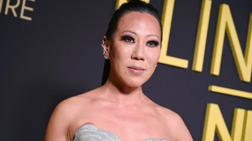 وفاة لين بان، مصممة المجوهرات من "بلينغ إمباير: نيويورك"، عن عمر 51 عامًا، حيث كانت تجسد الأناقة والإبداع في عالم الموضة.