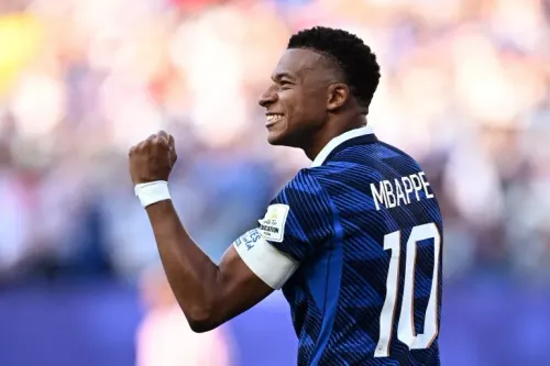 كيليان مبابي يحتفل بهدف الفوز في مباراة فرنسا ضد باراغواي بدور الـ16 لكأس العالم 2022.