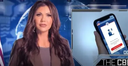 تظهر الوزيرة كريستي نويم في إعلان تحذيري للمهاجرين، حيث تحذر من دخول الولايات المتحدة بشكل غير قانوني، مع التركيز على القوانين والعواقب.