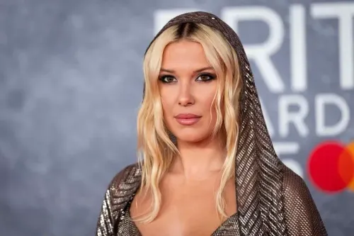 ميلي بوبي براون تظهر بتسريحة شعر شقراء وملابس مُستوحاة من التسعينيات، تعبر عن تحديها للتعليقات السلبية حول مظهرها.