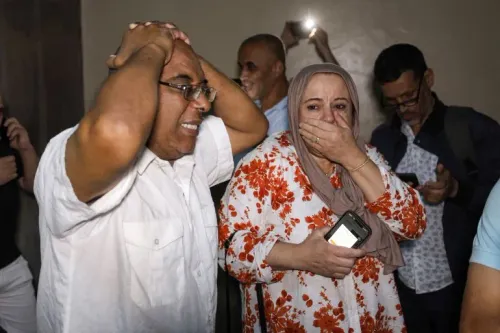 ردود فعل قوية من ذوي المدانين بعد صدور الأحكام في قضية الفساد وتهريب المخدرات بالمغرب، مع مشاعر صدمة وحزن.