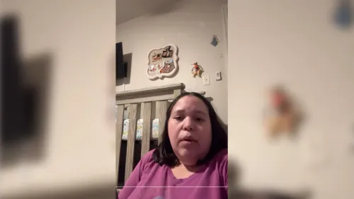 ميليسا سوتومايور تتحدث عن تجربتها مع طاقم يونايتد إيرلاينز بشأن إزالة جهاز التنفس عن ابنها المعاق طبيًا قبل الإقلاع.