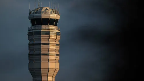 برج المراقبة في مطار ريغان الوطني، حيث وقعت حادثة انقطاع الاتصالات التي كادت تؤدي إلى اصطدام بين طائرات عسكرية وطائرة تجارية.