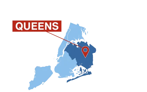 خريطة توضح موقع كوينز في مدينة نيويورك، مع إبراز المنطقة بشكل واضح، مما يعكس تنوع المدينة وأهميتها السياسية.