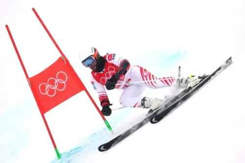 بيركين أوستا، المتزلج الأولمبي التركي، يتزلج في سباق التعرج العملاق خلال دورة الألعاب الأولمبية الشتوية 2022 في بكين.