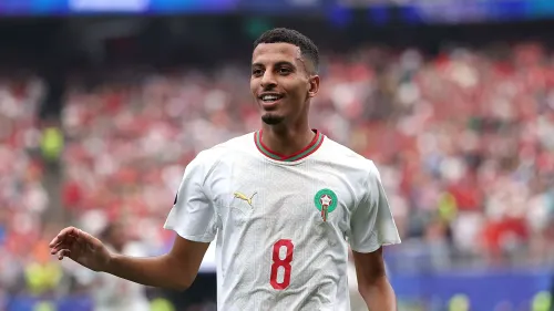 عزّ الدين أونّاحي لاعب وسط المنتخب المغربي خلال مباراة، محط اهتمام أندية أوروبية وسعودية في سوق الانتقالات الصيفية.