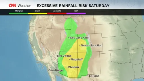 توضيح بصري يعرض مخاطر الأمطار الغزيرة في غرب الولايات المتحدة، مع مناطق تتعرض لخطر شديد من الفيضانات في أريزونا ونيفادا.