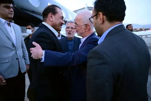 وصل قائد الجيش الباكستاني المشير عاصم منير إلى طهران حيث استقبله وزير الداخلية الإيراني، في إطار جهود الوساطة لإنهاء الحرب بين إيران والولايات المتحدة.