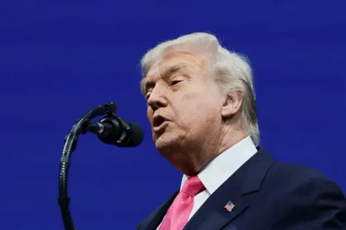 تصريح ترامب حول فرض عقوبة الإعدام على الديمقراطيين بسبب مطالبهم برفض الأوامر غير القانونية، مع التركيز على سلوكهم التحريضي.