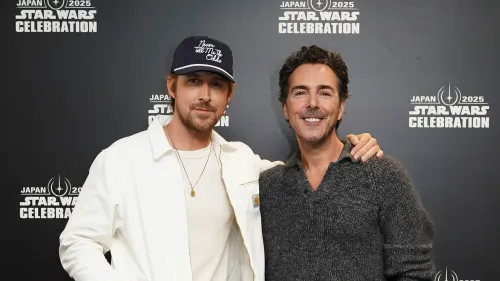 ريان جوسلينج وشون ليفي في احتفال "حرب النجوم" باليابان، حيث تم الإعلان عن فيلم جديد في السلسلة المقرر إطلاقه في 2027.