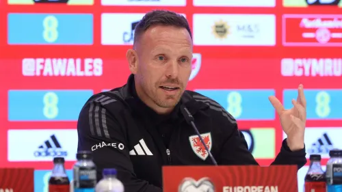 كريغ بيلامي مدرب منتخب ويلز يتحدث في مؤتمر صحفي قبل مواجهة البرتغال بدوري الأمم الأوروبية وسط توقعات بمواجهة صعبة أمام كريستيانو رونالدو.