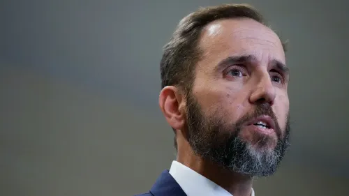 استقال المستشار الخاص جاك سميث من وزارة العدل، مقدماً تقريره النهائي حول تحقيقاته في جهود ترامب لإلغاء انتخابات 2020.