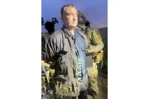 تم القبض على فانس بولتر، المشتبه به في اغتيال مشرعين في مينيسوتا، وهو في الحجز بعد مطاردة استمرت يومين.