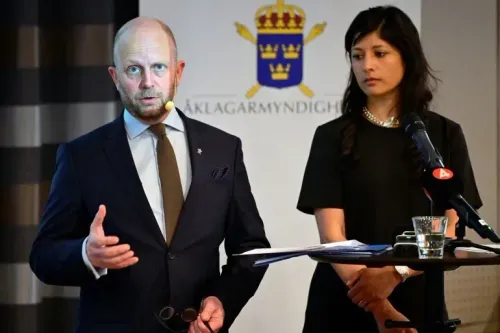 مؤتمر صحفي لمتحدثين رسميين في السويد حول حكم بالسجن المؤبد على أسامة كريم لدوره في قتل الطيار الأردني معاذ الكساسبة.