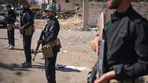 عناصر من قوات الأمن السورية يقفون في حالة تأهب في مدينة السويداء، بعد إعلان وقف الاشتباكات مع المقاتلين البدو.