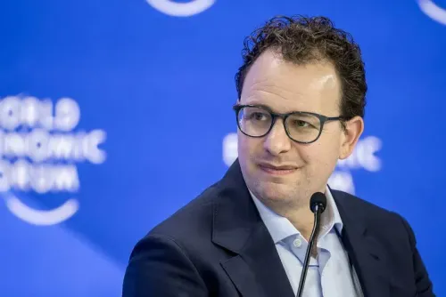 داريو أمودي، الرئيس التنفيذي لشركة أنثروبيك، يتحدث في منتدى اقتصادي، محذرًا من تأثير الذكاء الاصطناعي على الوظائف والبطالة.