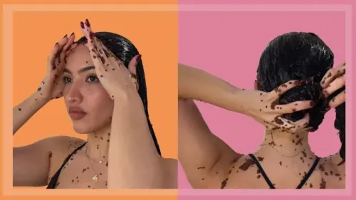 امرأة تطبق قناعًا طبيعيًا على شعرها باستخدام مكونات طبيعية، تعبير عن اتجاهات الجمال الحديثة للاعتناء بالبشرة والشعر.