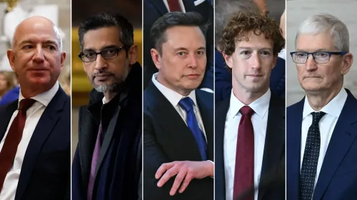 صورة لمجموعة من قادة التكنولوجيا البارزين، بما في ذلك جيف بيزوس وإيلون ماسك وتيم كوك، خلال حدث رسمي. تعكس الصورة تأثيرهم في السياسة والاقتصاد.