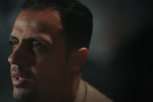 شهادة محمد البكري حول الاعتداءات الجنسية التي تعرض لها أثناء احتجازه، مع التركيز على تفاصيل مؤلمة من تجربته.