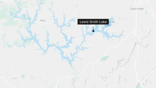 خريطة توضح موقع بحيرة لويس سميث في ألاباما، حيث وقع حادث تحطم قارب خلال بطولة صيد الأسماك الاحترافية.