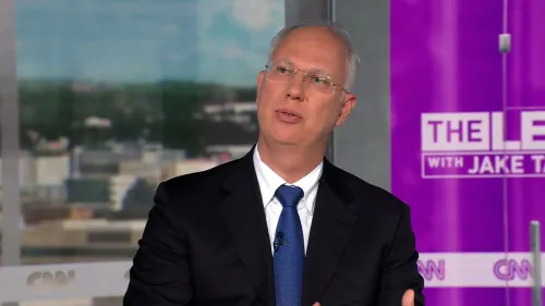 كيريل ديمترييف، كبير المفاوضين الروس، يتحدث في برنامج تلفزيوني حول العلاقات الروسية الأمريكية وموضوع العقوبات.