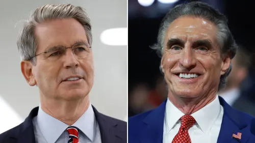 صورة تظهر سكوت بيسنت وستيف فاينبرغ، مرشحين لمناصب حكومية في إدارة ترامب، مع التركيز على خلفياتهم المالية.