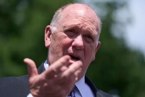 تصريح لقيصر ترامب للحدود، توم هومان، يتحدث عن الاحتجاجات في لوس أنجلوس ويصف مزاعم الديمقراطيين بأنها "سخيفة".