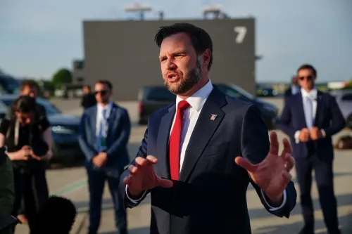 نائب الرئيس JD Vance يتحدث في مؤتمر صحفي، مع التركيز على قضايا الاتفاق النووي مع إيران وتفاصيل التفتيش النووي.