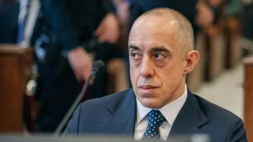 إميل بوف، محامي ترامب، أثناء جلسة استماع في مجلس الشيوخ، حيث يناقش ترشيحه لمحكمة الاستئناف بالدائرة الثالثة.