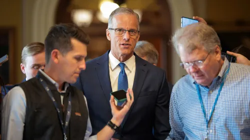 اجتماع الرئيس ترامب مع أعضاء مجلس الشيوخ الجمهوريين لمناقشة مشروع قانون السياسة الداخلية، مع التركيز على مخاوفهم بشأن الحزمة التشريعية.