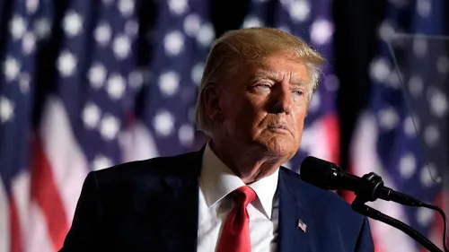 خبر عاجل من CNN حول عفو ترامب عن تيم ليويك، مؤسس مجموعة أوك فيو، بعد اتهامه بالتلاعب في عملية تقديم العطاءات.