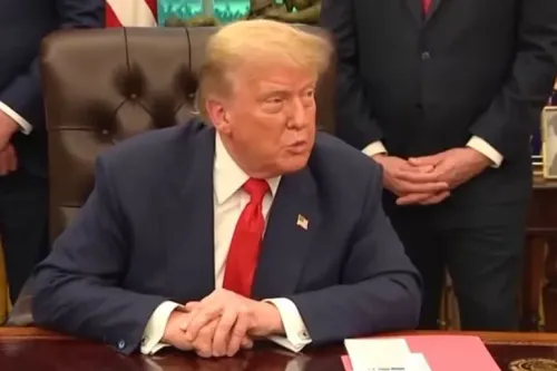 خبر عاجل من قناة الجزيرة حول إنهاء ترامب للمحادثات التجارية مع كندا بسبب إعلان مزيف عن التعريفات الجمركية.