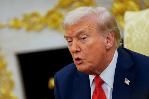 ترامب يتحدث خلال اجتماع في المكتب البيضاوي، مع التركيز على خفض أسعار الأدوية من خلال صفقات جديدة مع شركات الأدوية.