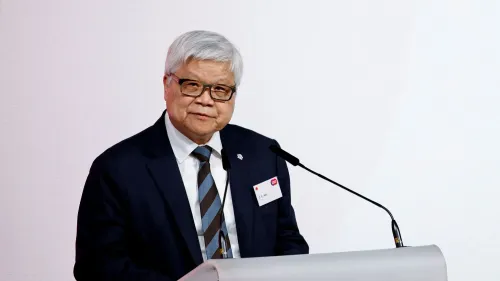 سي سي وي، الرئيس التنفيذي لشركة TSMC، يتحدث في حدث رسمي، حيث يستعد للاجتماع مع الرئيس الأمريكي ترامب لمناقشة استثمارات في صناعة الرقائق.