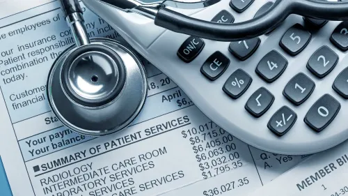 صورة توضح فاتورة طبية مع جهاز قياس ضغط الدم، مما يعكس التحديات المتعلقة بالفواتير المفاجئة في الرعاية الصحية.