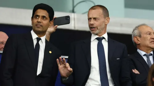 رئيس الاتحاد الأوروبي Ceferin ورئيس رابطة الأندية الأوروبية ناصر الخليفي خلال اجتماعات في سالزبورغ لمناقشة أزمة قيادة الاتحاد الدولي FIFA.