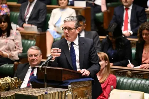 كير ستارمر يتحدث في البرلمان البريطاني، مع التركيز على التحديات السياسية والإصلاحات الاجتماعية المثيرة للجدل.