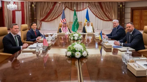 اجتمع المسؤولون الأوكرانيون والأمريكيون في فندق ريتز كارلتون بجدة لمناقشة ضمانات الأمن وسبل تحقيق السلام في أوكرانيا.