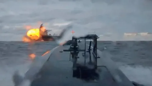 تظهر الصورة هجومًا بطائرة مسيرة أوكرانية على منصة نفطية روسية في بحر قزوين، مما يعكس تصعيدًا في حملة أوكرانيا لاستهداف البنية التحتية للطاقة الروسية.