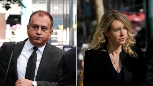 إليزابيث هولمز وراميش بالواني يغادران المحكمة بعد تأييد إدانتهما بالاحتيال على المستثمرين في شركة ثيرانوس.