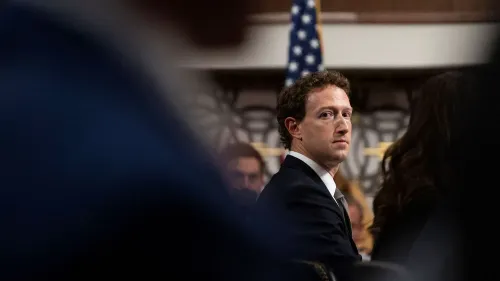 مارك زوكربيرج خلال جلسة استماع في الكونجرس، حيث يناقش مسؤولية متاجر التطبيقات في التحقق من أعمار المستخدمين لحماية الأطفال.