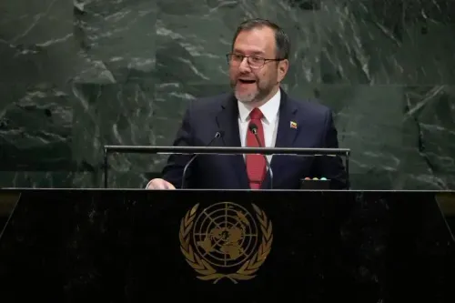 وزير الخارجية الفنزويلي إيفان جيل بينتو يتحدث أمام الجمعية العامة للأمم المتحدة، معبرًا عن قلقه من التهديدات العسكرية الأمريكية.