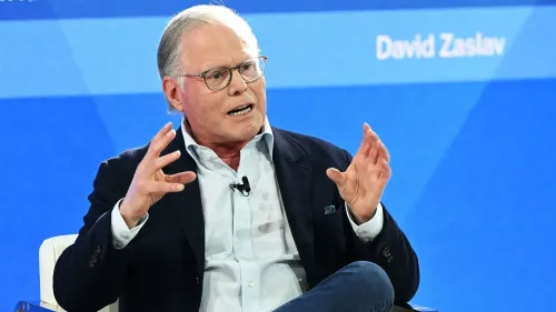 ديفيد زاسلاف، الرئيس التنفيذي لشركة وارنر بروس ديسكفري، يتحدث خلال حدث، مع التركيز على قضايا تعويضات المديرين التنفيذيين.