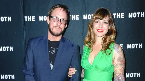 جيليان شرينر، زوجة عازف الجيتار سكوت شرينر، خلال حدث، قبل أن تتورط في حادثة إطلاق نار مع الشرطة.